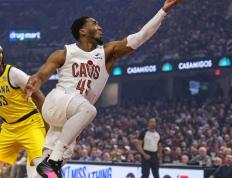 人主场力压黄蜂，西蒙斯三双带领球队取得胜利