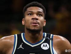 字母哥三巨头联手，爵士得分突破，逆转取胜冲击季后赛！的简单介绍