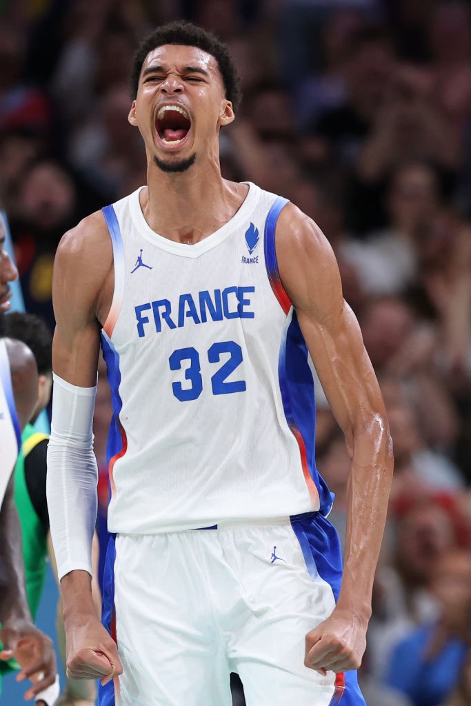 包含文班亚马复出首秀出彩，莱比锡主场险胜皇家马德里，豪取22连胜的词条